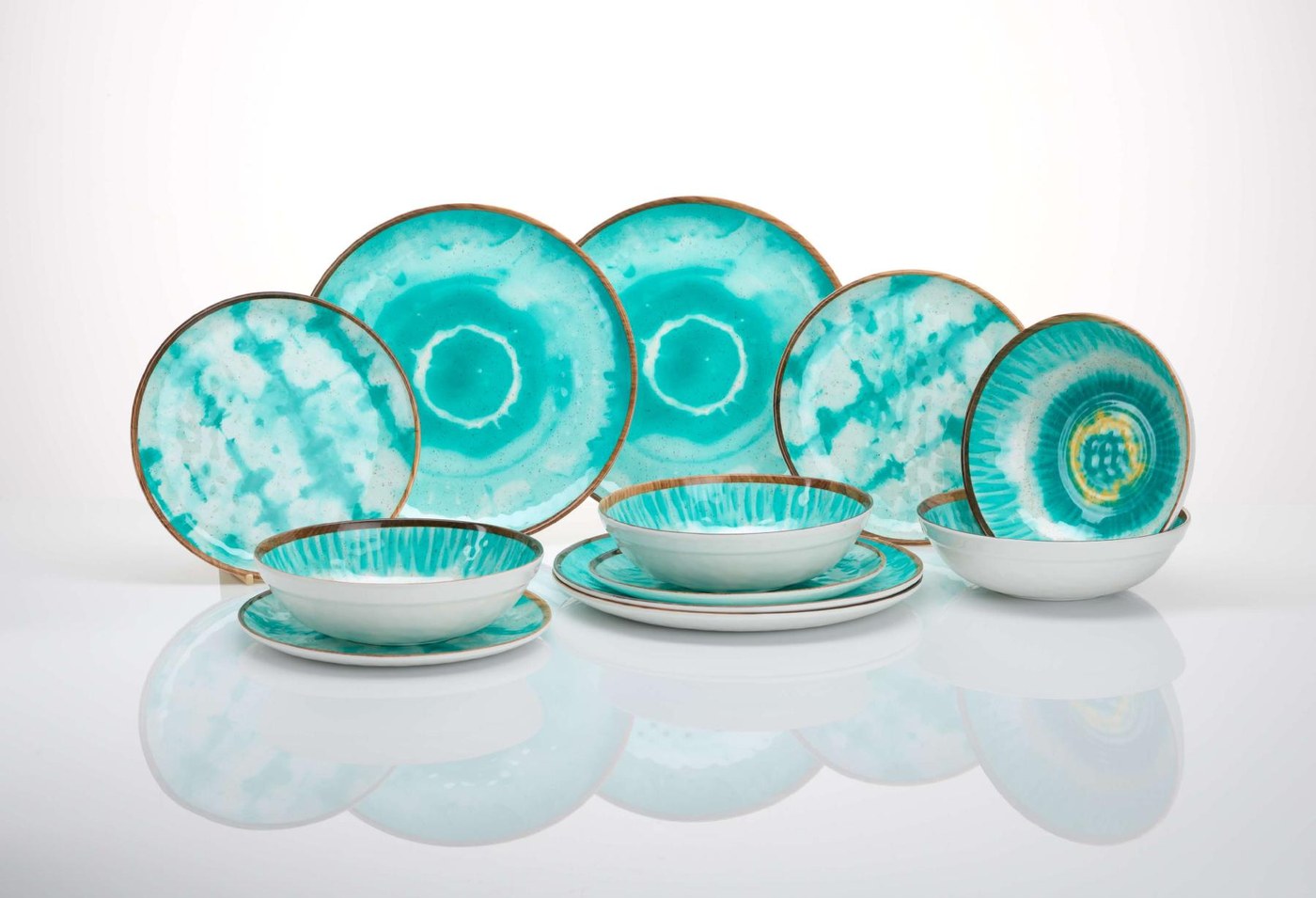 Turquoise patterned plates and bowls from the Marine Look plates and glasses catalogue